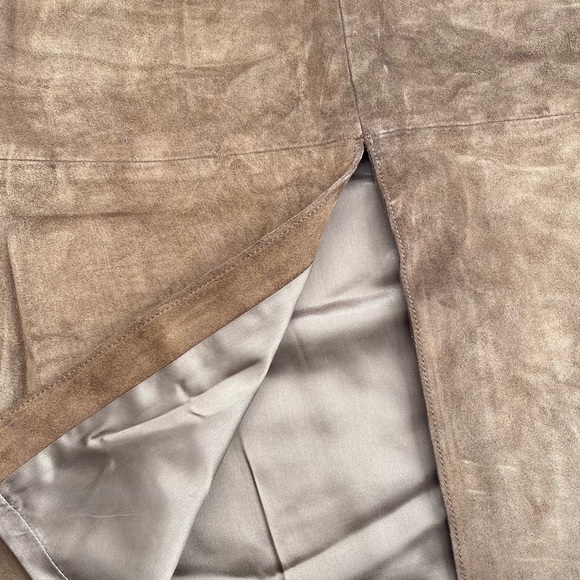 Banana Republic suede skirt, size 2 - Picture 8 of 12